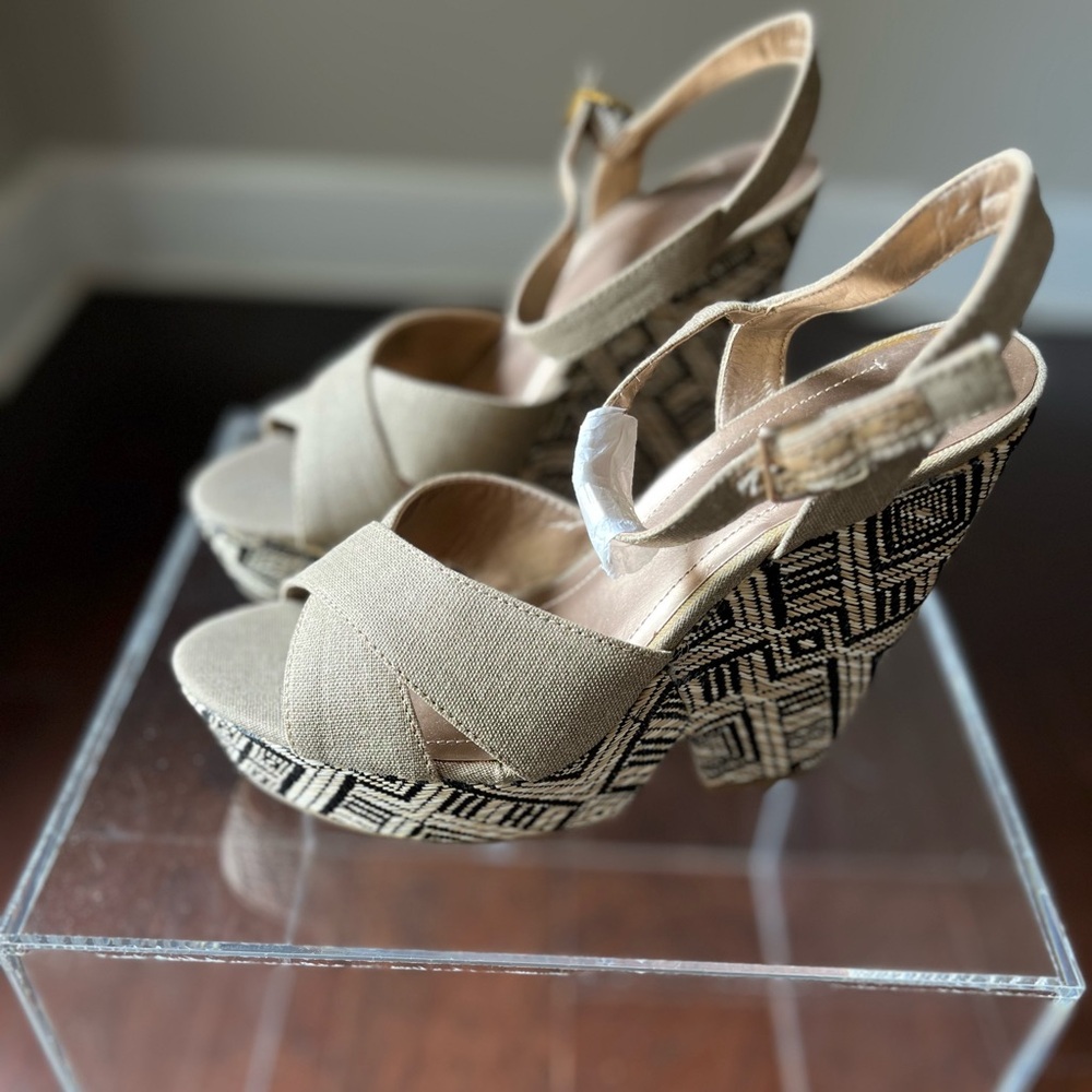 New, Never Worn Bcbgeneration Tan Platform Sandal… - image 3